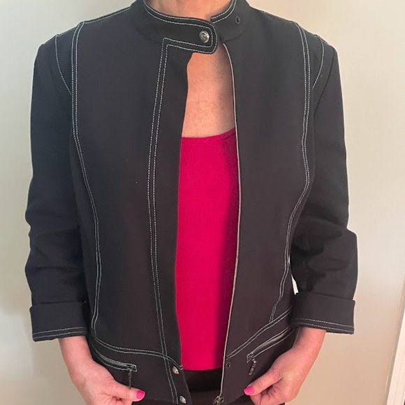 St. John Jacket - Size Medium - Picture 1 of 6